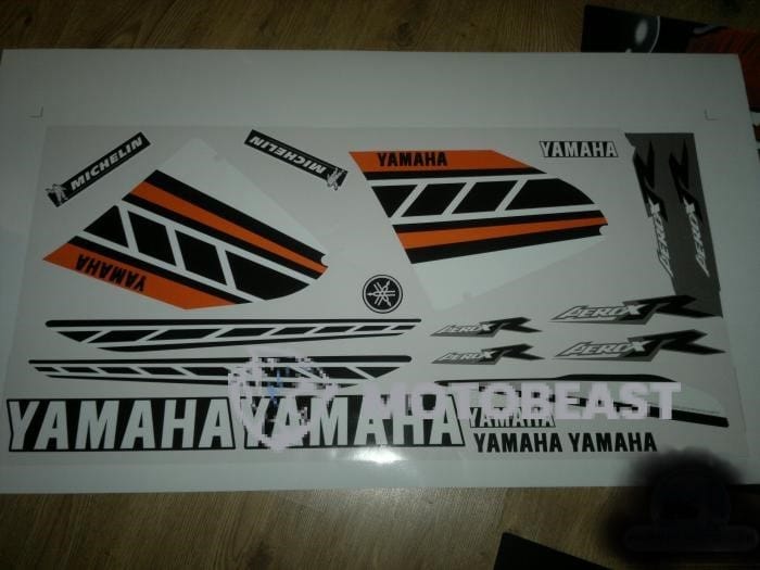YAMAHA AEROX R orange grafikos