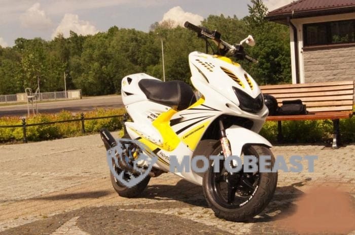 YAMAHA AEROX YELLOW grafikos