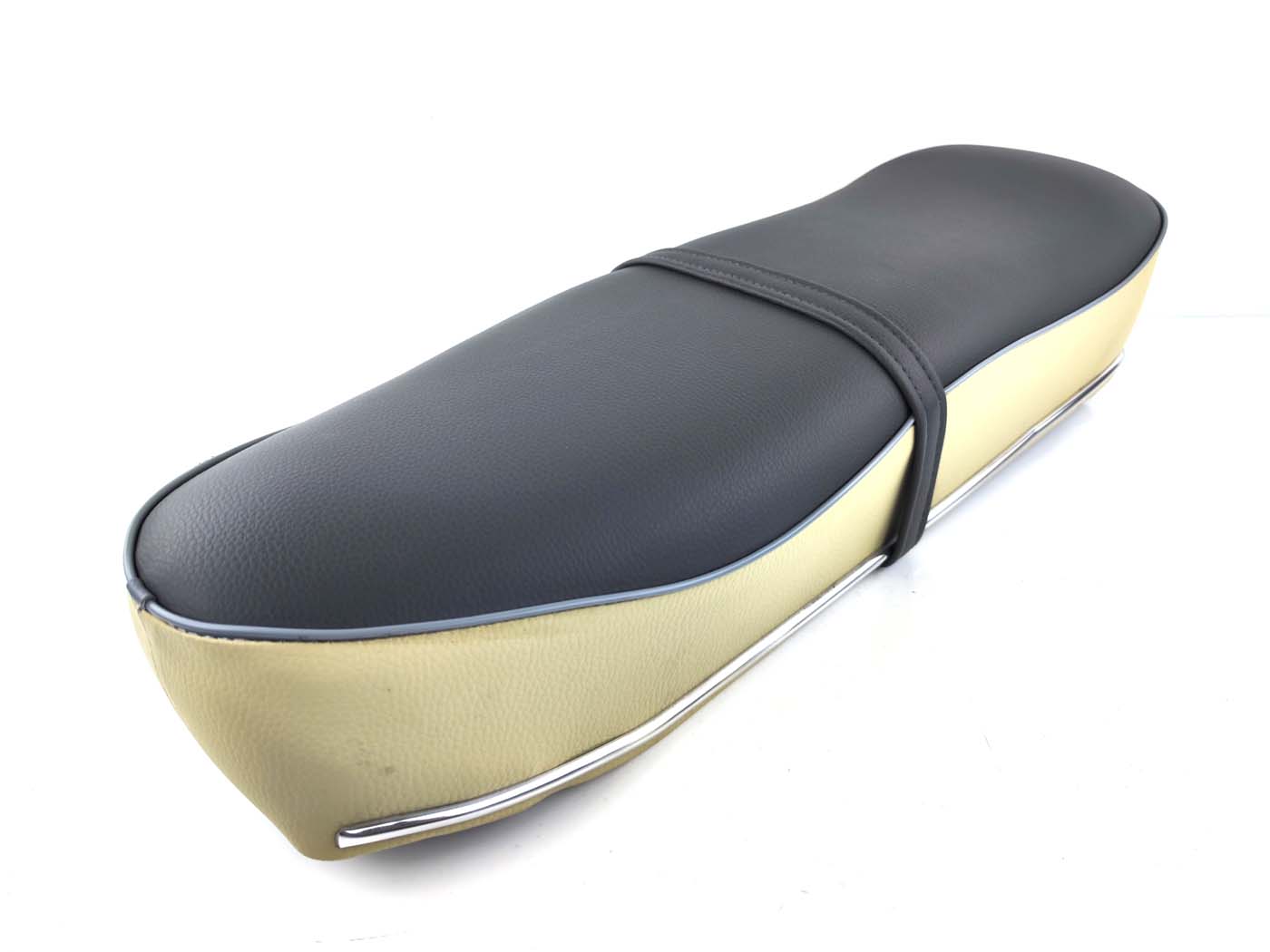 Sėdynė, juoda smėlio spalvos, 610x200x110 mm, skirta Zündapp Sport Combinette Type 510, 433, 515, 516, 517